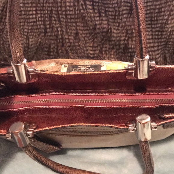 Guess bag 15”l 8.5”h 4”width - Picture 4 of 5